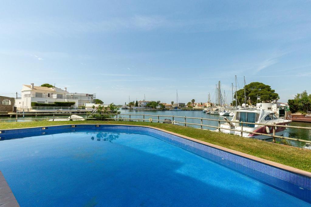 Appartamento Nido 550 Garbi Roses Esterno foto